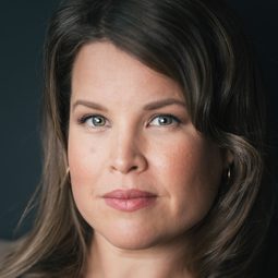 Lindsay Gibson 飾演 Diana Tennis