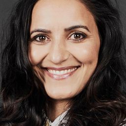 瑪德琳·薩米 飾演 Andrea