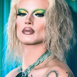 Alvilda 飾演 Performer 2