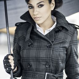 Sharon Carpenter 飾演 Self - Entertainment Journalist