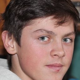 Pepe Trebs 飾演 Skater Bene