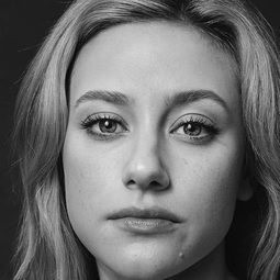 莉莉·茵哈特 - Forbidden Fruits演員 飾演Apple