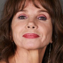 Victoria Abril 飾演 Ana Alonzo