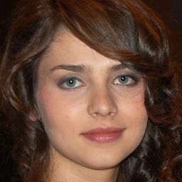 Nataša Petrović 飾演 Samira