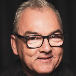 Gildor Roy 飾演 Riopel