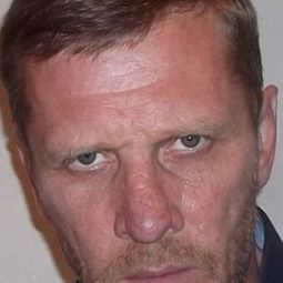 Nikolay Butenin 飾演 Sergey