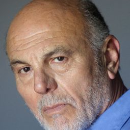 Carmen Argenziano - 為人師表演員 飾演Molina