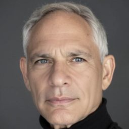 Russell Todd 飾演 Self