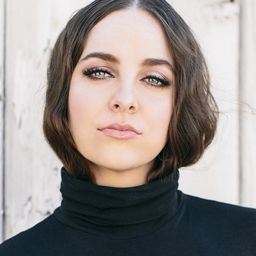 布蘭特妮·庫蘭 飾演 Reign