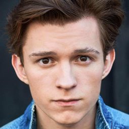 湯姆·賀倫 飾演 Charlie