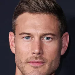 湯姆·霍珀 飾演 Asbjorn