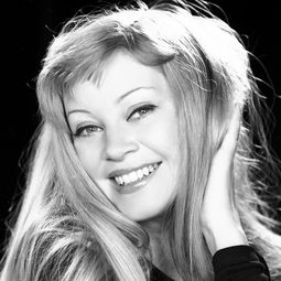 Anna Széles 飾演 Ilona