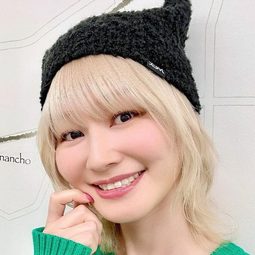 山村 響 飾演 Haruna (voice)
