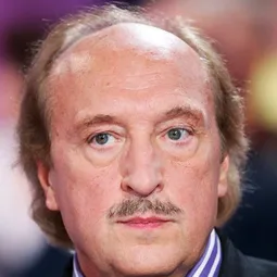 伯納德·法西 飾演 Self - Guest