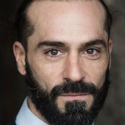 Franck Saurel 飾演 Bassa Selim