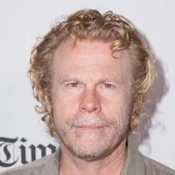 Steve Wilcox 飾演 Bob Stork / Mole Dad (voice)