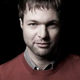 Mickey Madden 飾演 