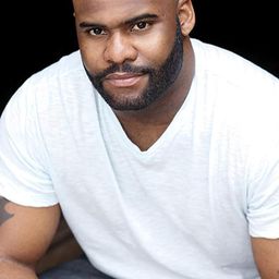 Marcus Lewis 飾演 Paul