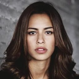 葛澤姆·恩姆瑞 - Zaun an Zaun演員 飾演Aysel