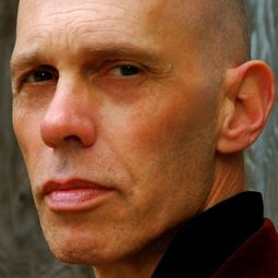 麥肯錫·葛雷 飾演 Ryder