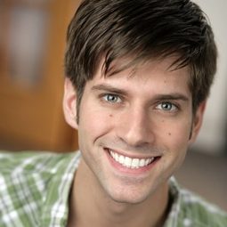 羅斯·奈森 飾演 Bradley