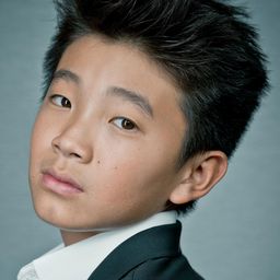 Wyatt Yang 飾演 Raymond