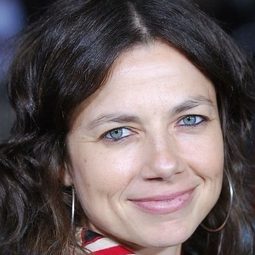 Justine Bateman - Dark Prophecy演員 飾演Hilda