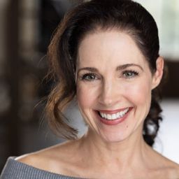 Holly Morris 飾演 Cindy Hatcher