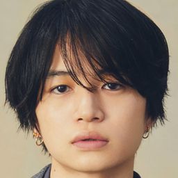 菊池風磨 飾演 Kinzo Takehara