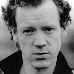 Simon Meacock 飾演 Social Worker