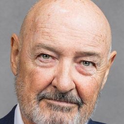 泰瑞·歐昆 飾演 Rollin H. Parker