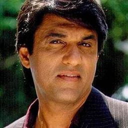 Mukesh Khanna 飾演 Vikram Bahadur