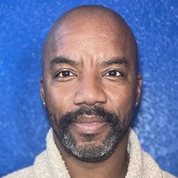 羅德尼·希克斯 飾演 Benjamin Coffin III