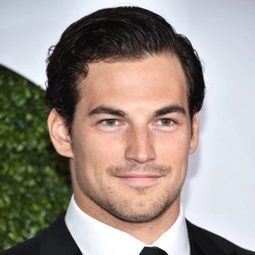 Giacomo Gianniotti 飾演 Giacomo (Young Fisherman) (voice)