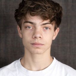 Diego Murgia 飾演 Tom