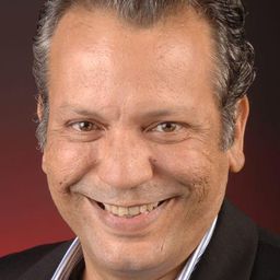 Carlos Miranda 飾演 