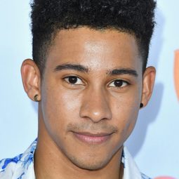 基南·隆斯戴爾 - Dance Academy: The Movie演員 飾演Ollie Lloyd