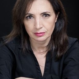 Inés Sájara - 逃亡之道演員 飾演Medical Examiner