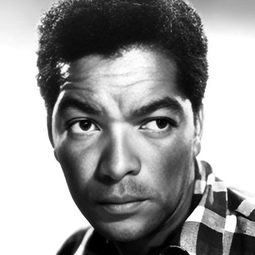 厄爾·卡麥隆 - 潛行凶間演員 飾演Elderly Bald Man