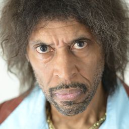 Gil Gex 飾演 Big Paul