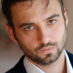 Francesco Wolf 飾演 