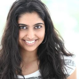 艾莉莎·維拉尼 飾演 Tech Elf Jojo