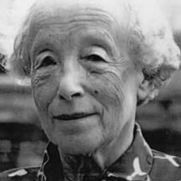 Dominique Marcas 飾演 Mme Valéry