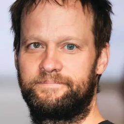 David Boutin 飾演 Pierre