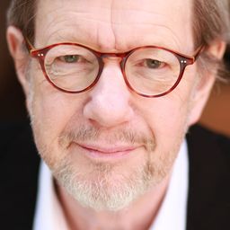 麥克·格雷迪 飾演 Sir Robert Norramby (voice)