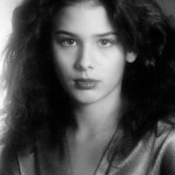 Krista Errickson 飾演 Diana