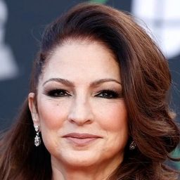 葛洛莉雅·伊斯特芬 飾演 Self