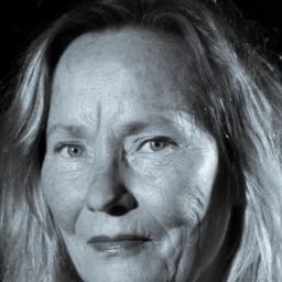 Marie Louise Stheins 飾演 Esmeralda (as Marie Louise Stheins)