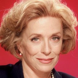 霍蘭德·泰勒 飾演 Ruth