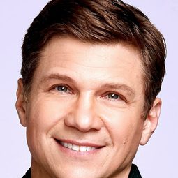 馬克·布魯卡斯 飾演 Christopher
